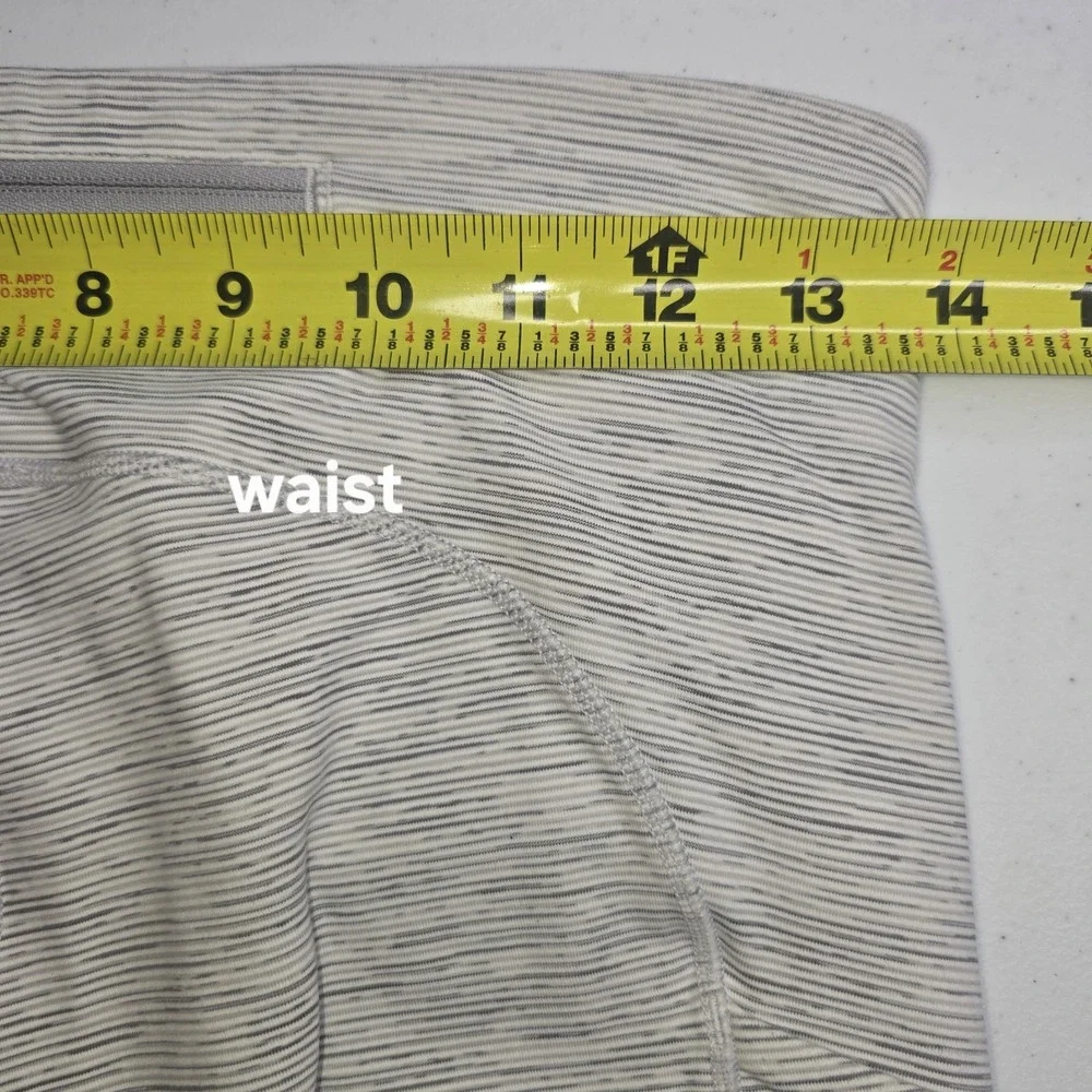 LULULEMON‎ Women's Size 6 Crop Leggings Gray White Stripe Pockets Zip -2651